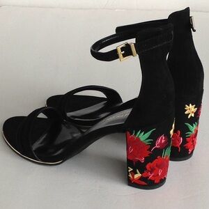 🍃🌺 Kenneth Cole - the 'Lisa' Floral Stack Heels